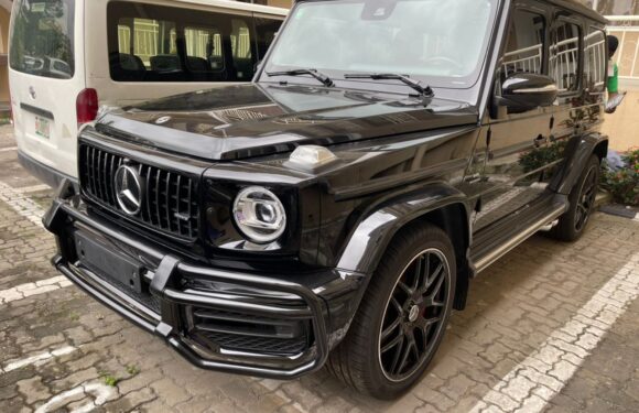 MERCEDES BENZ G WAGON  N400,000 (AMOUNT PER DAY WITHOUT FUELING)